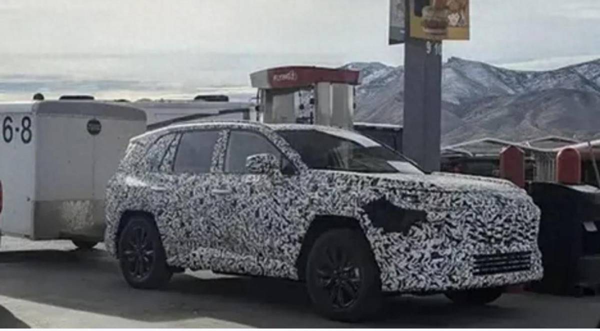 全新一代豐田榮放諜照曝光,延續家用定位,有消息稱取消燃油版