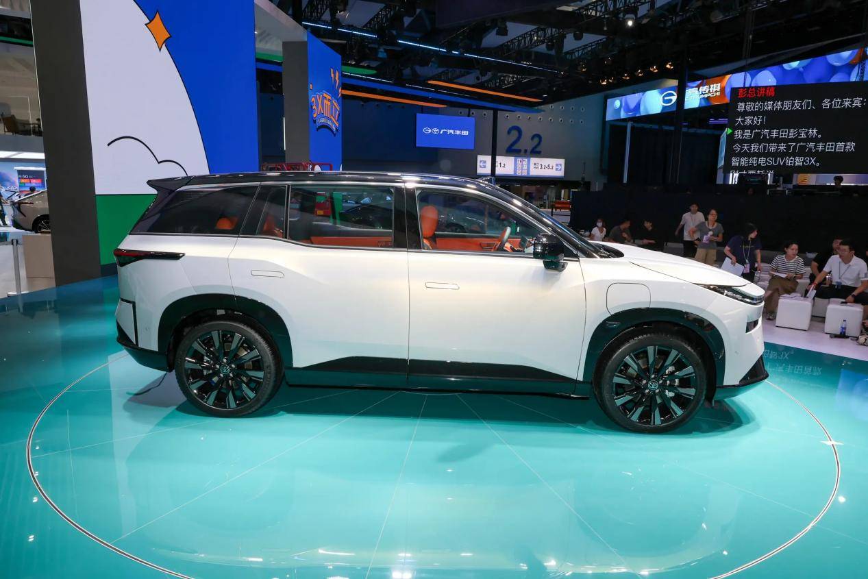 888a582c12e4b93876f3abfef672600c~2508x0