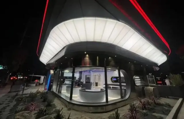 特斯拉超級充電餐廳剛剛開業,反馬斯克抗議者計劃7月26日前往示威