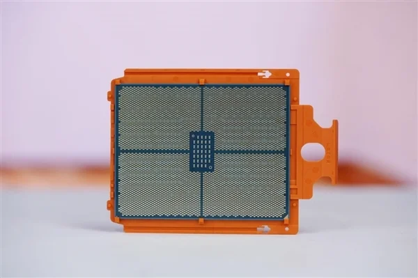 最強(qiáng)桌面CPU！AMD銳龍線程撕裂者9970X/9980X圖賞