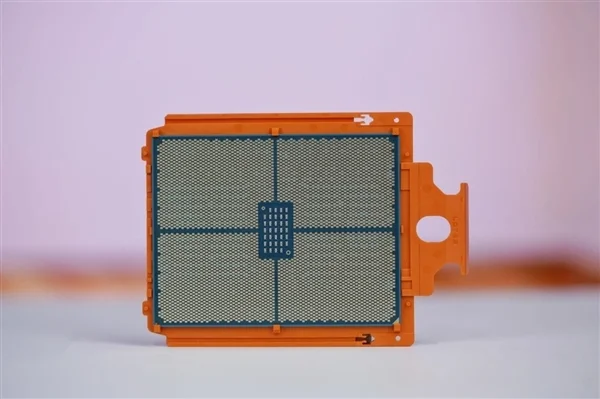 最強(qiáng)桌面CPU！AMD銳龍線程撕裂者9970X/9980X圖賞