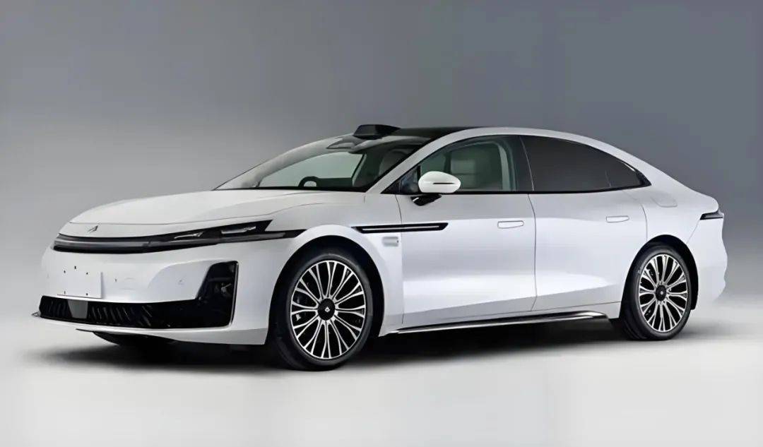 華為傻眼了 首張L3級牌照發(fā)給了A8增程版