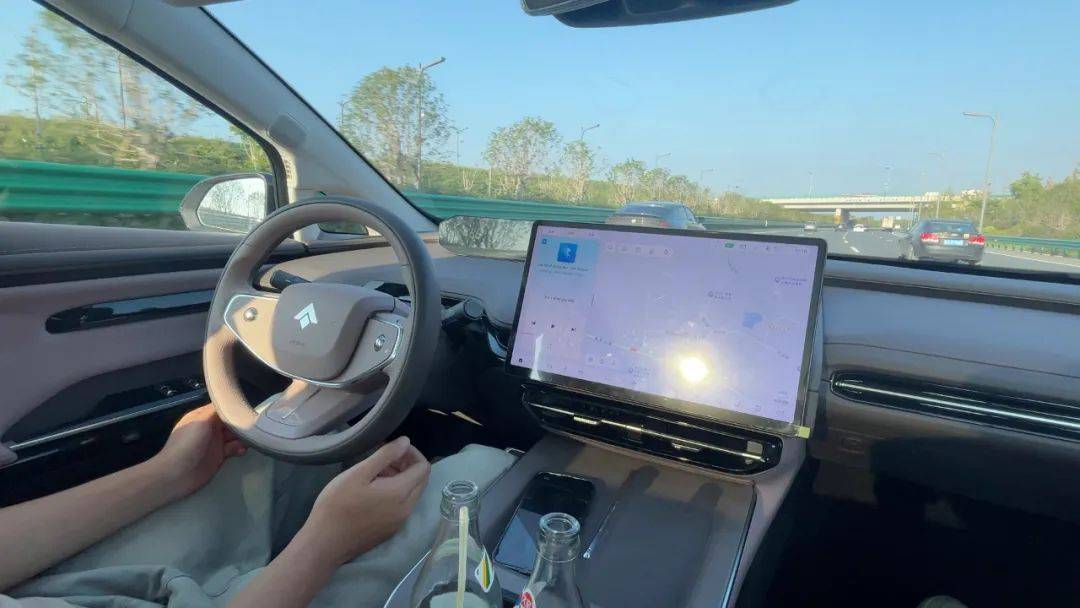 華為傻眼了 首張L3級牌照發(fā)給了A8增程版