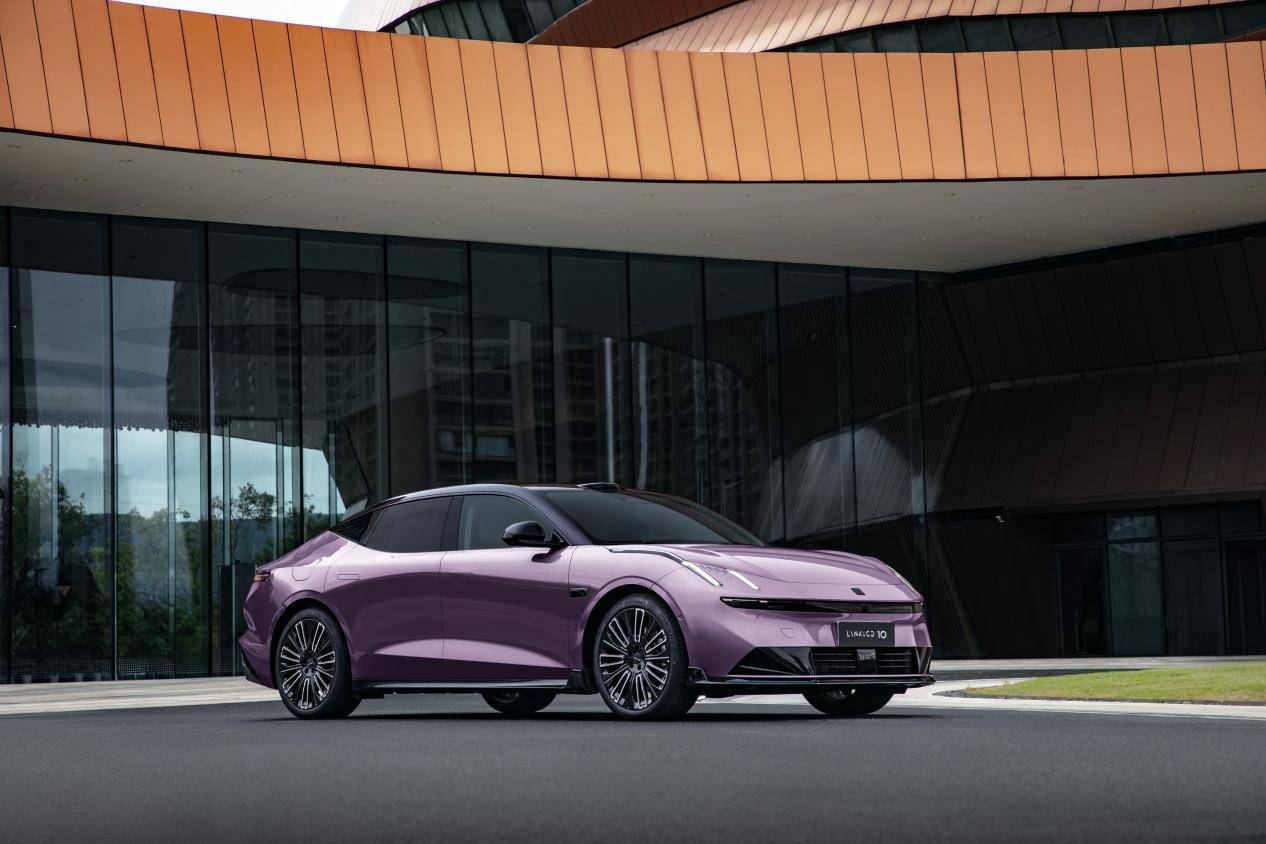 星睿AI云動力2.0加持 領(lǐng)克10 EM-P預(yù)售19.2萬起