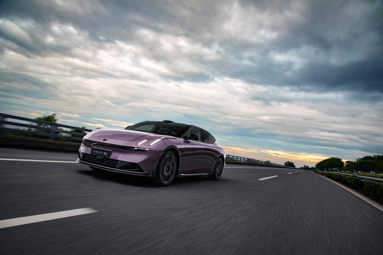 星睿AI云動力2.0加持 領(lǐng)克10 EM-P預(yù)售19.2萬起