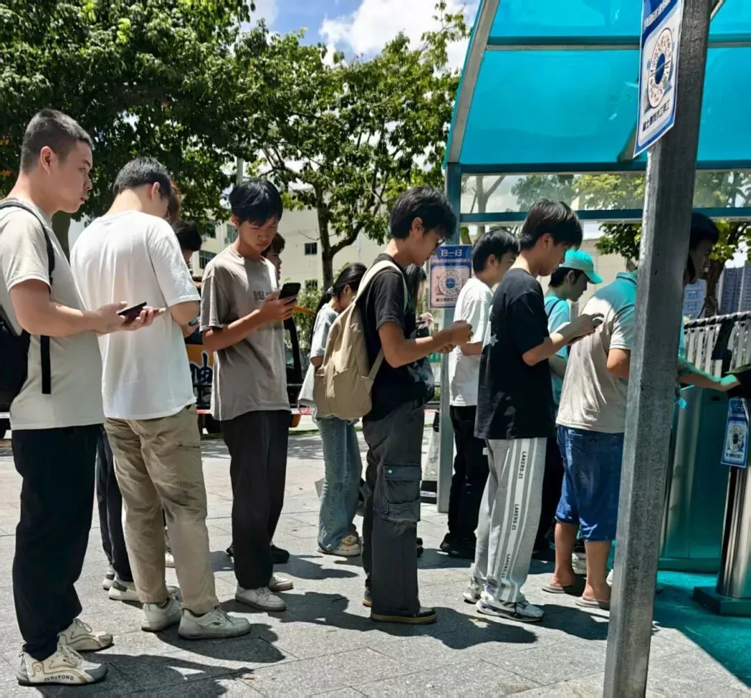 富士康備戰iPhone17,鄭州員工3個月最高可賺2.2萬 圖源:時代財經攝