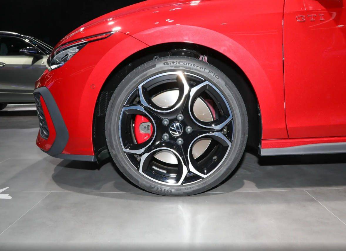 13萬級凌渡GTS對比20萬級高爾夫GTi,上汽大眾比一汽良心嗎?