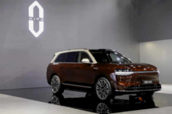 智慧重塑豪華,問界攜全家族車型驚艷亮相2025重慶智博會 智慧重塑豪華,問界攜全家族車型驚艷亮相2025重慶智博會