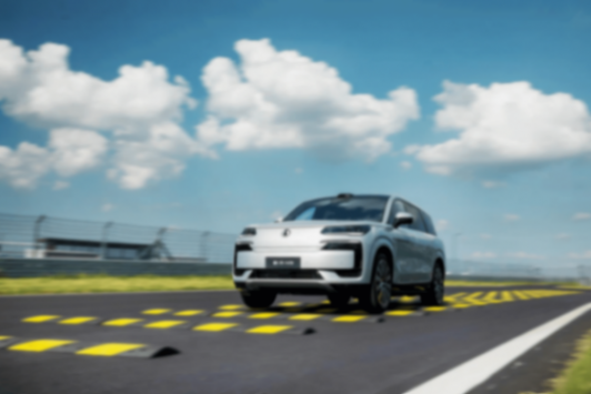 “新手”下料就是猛!迪廠重磅新車上市,兩波“操盤”大膽又精準