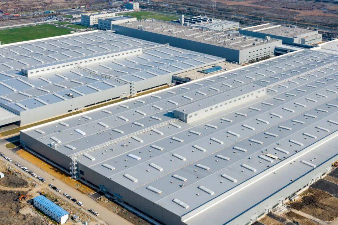 吉利新能源汽車電動車發(fā)展史,中國第一家生產(chǎn)自主品牌轎車的民營企業(yè)。