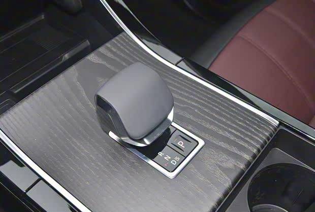 2026款路虎攬勝極光L正式上市,起售價(jià)42.98萬(wàn)元